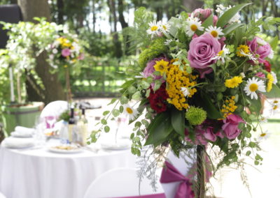 Свадьба, оформление столов цветами